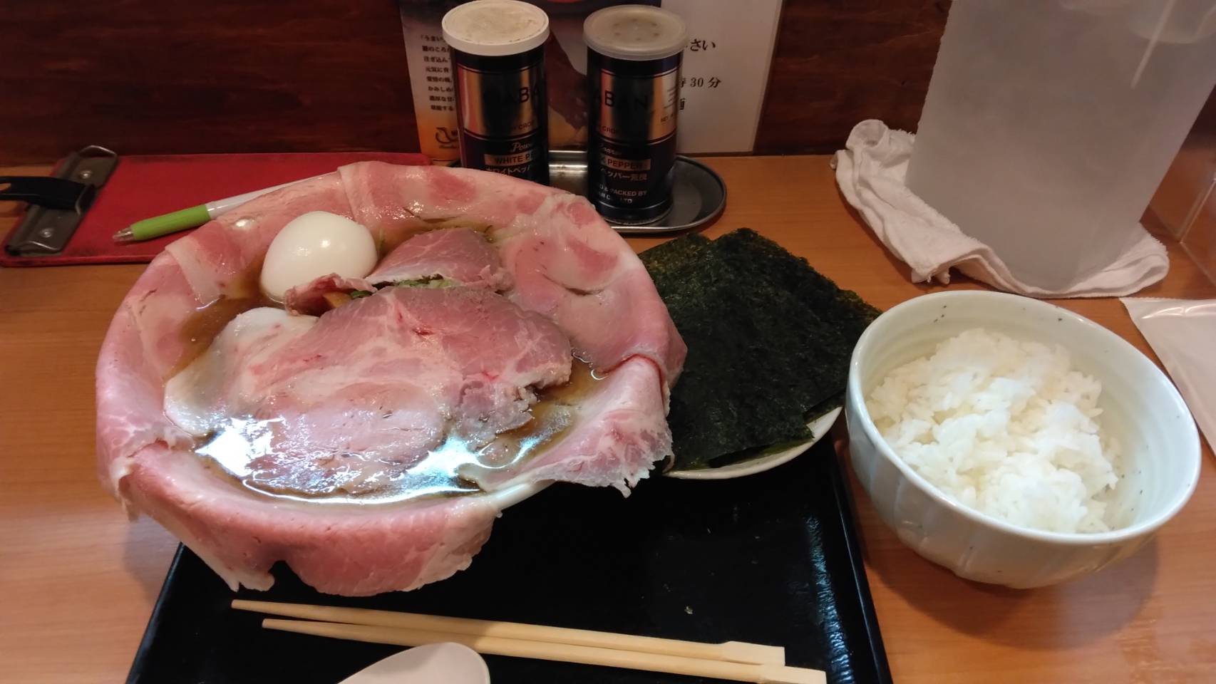 江東区亀戸、亀戸拉麺さん：特製 (醤油)(ごはん付き)