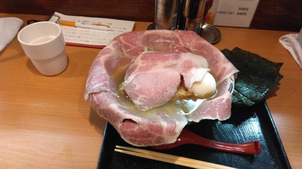 江東区亀戸、亀戸拉麺さん：特製(塩)・斜め上から