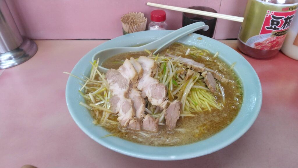 市川市宝、ラーメンショップ 宝店さん：ネギ味噌チャーシュー(大)・正面から