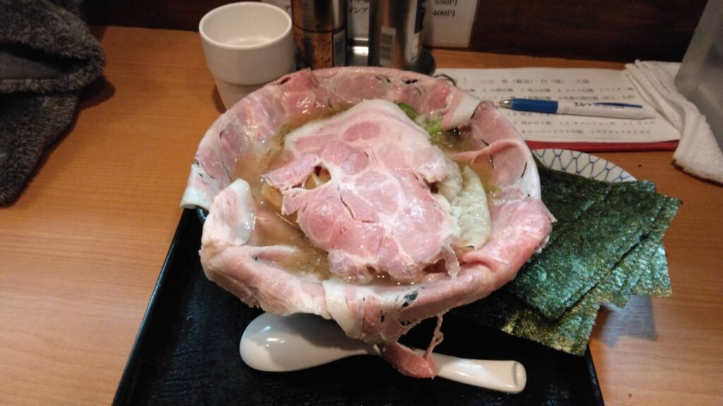 江東区亀戸、亀戸拉麺さん：特製拉麵 (塩)・斜め上から