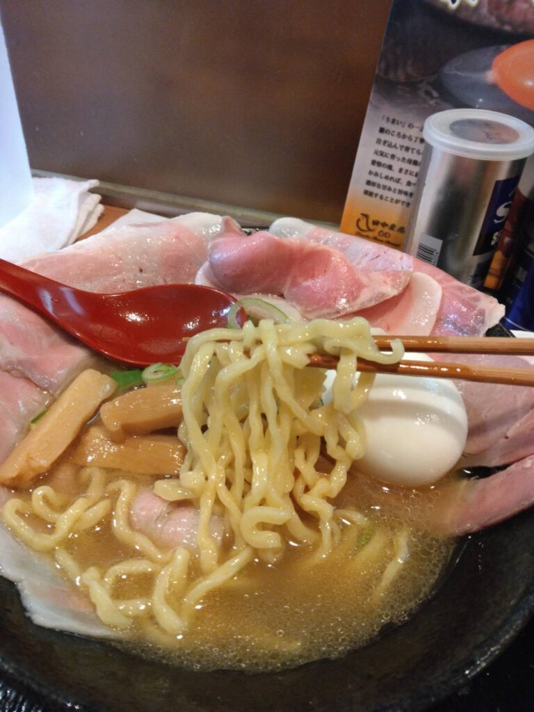 江東区亀戸、亀戸拉麺さん：特製拉麺(塩)・スープと麺