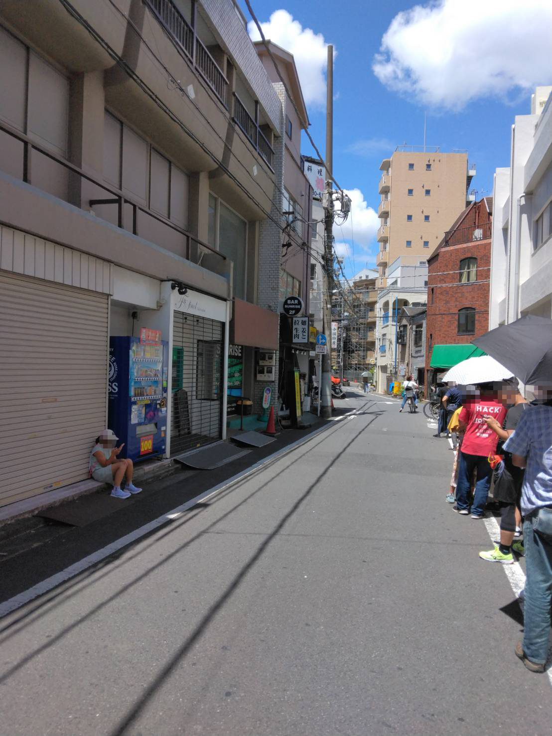 江戸川区平井、拉麺 生姜と肉さん：店舗前順番待ち