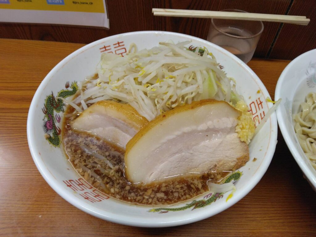 江東区亀戸、ラーメン二郎 亀戸店さん：つけ麺(大蒜､野菜増し)・近くから