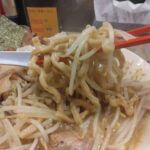 江東区亀戸、超ごってり麺 ごっつ 亀戸本店さん：タン二郎。(大盛)・スープと麺