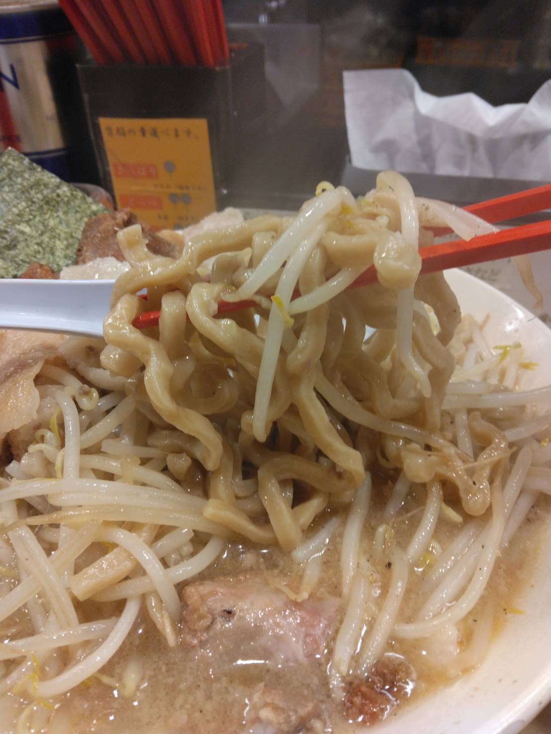 江東区亀戸、超ごってり麺 ごっつ 亀戸本店さん：タン二郎。(大盛)・スープと麺