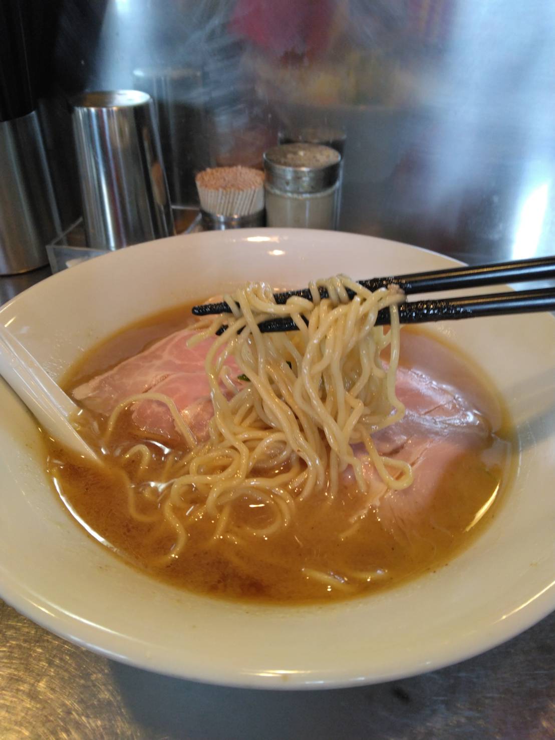 台東区東上野、さんじさん：限定５冷静くるみ蕎麦。・スープと麺