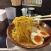 江東区亀戸、らーめんなが田さん：炙りチャーシュー味玉らーめん (味噌)+くずれチャーシューめし・スープと麺