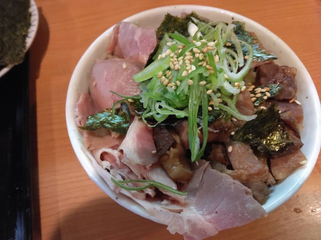 江東区亀戸、亀戸拉麺さん：チャーシュー丼