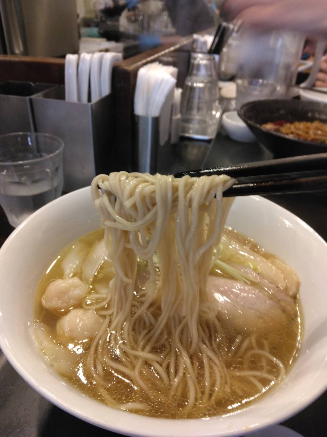 江東区東陽、らぁ麺やまぐち辣式 本店さん：特製塩・スープと麺