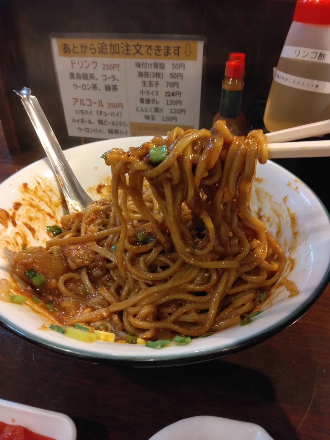 台東区浅草、麺屋まるいちさん：汁なしカレー L (麺②)・混ぜた後の麺